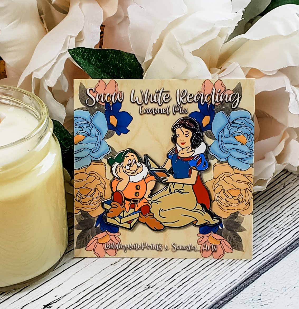 Snow White Reading Enamel Pin - bibliophileprints
