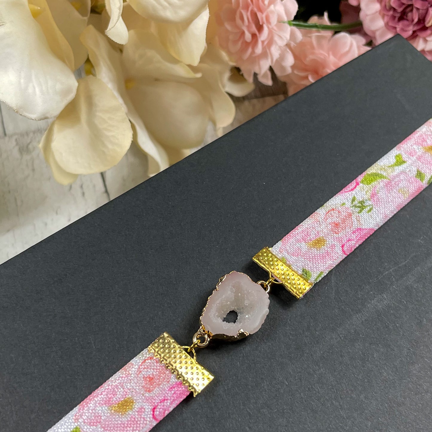 Faux Geode Pink Floral Elastic Bookmarks